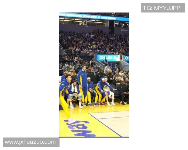 金州勇士队团队篮球制胜,斯蒂芬·库里三分命中率高达45%力压德文·布克38分空砍 金州勇士队团队篮球制胜,斯蒂芬·库里三分命中率高达45%力压德文·布克38分空砍